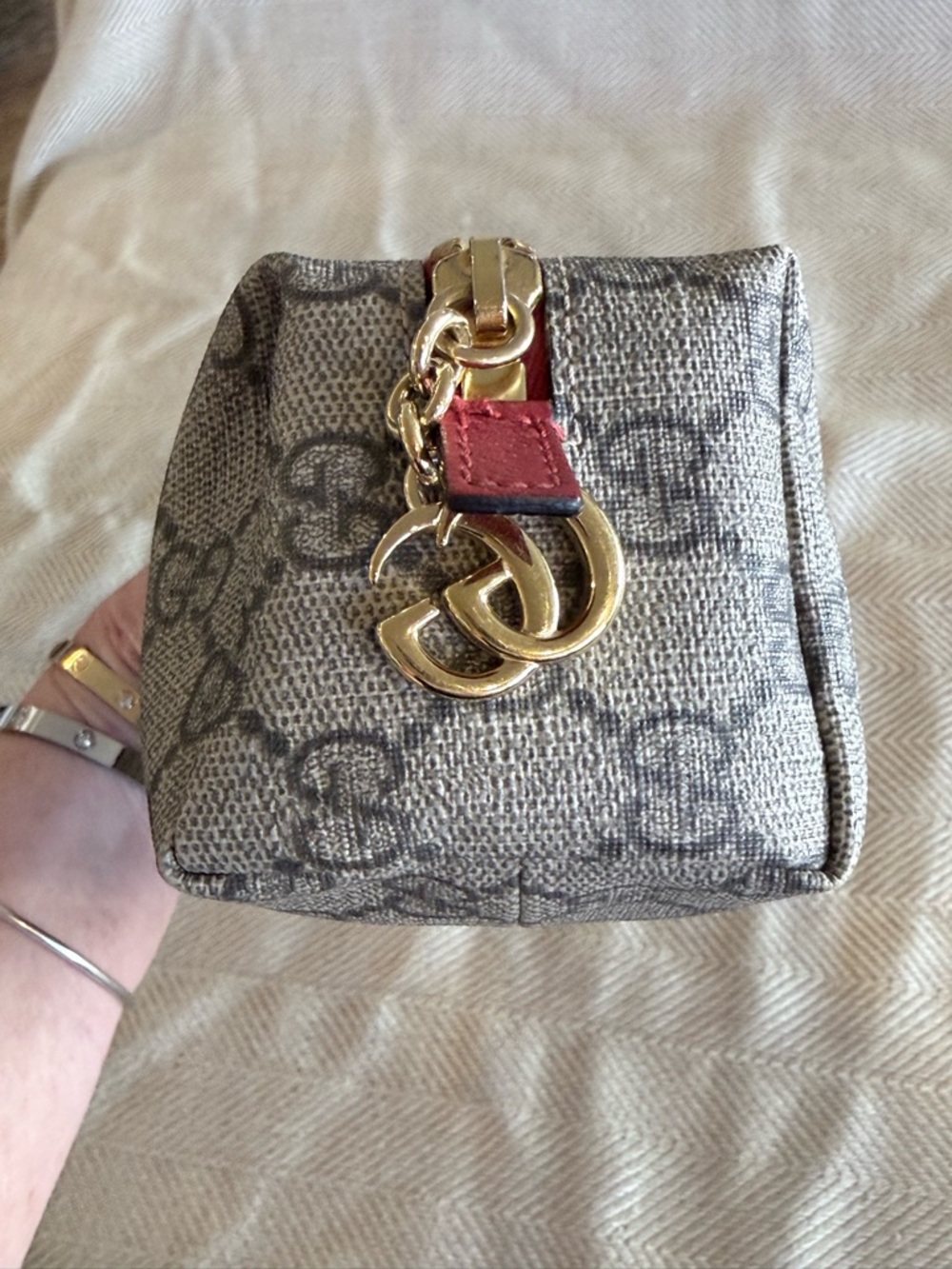 Gucci Gray GG Supreme Cosmetic Case with Red Accents - Picture 4 of 7